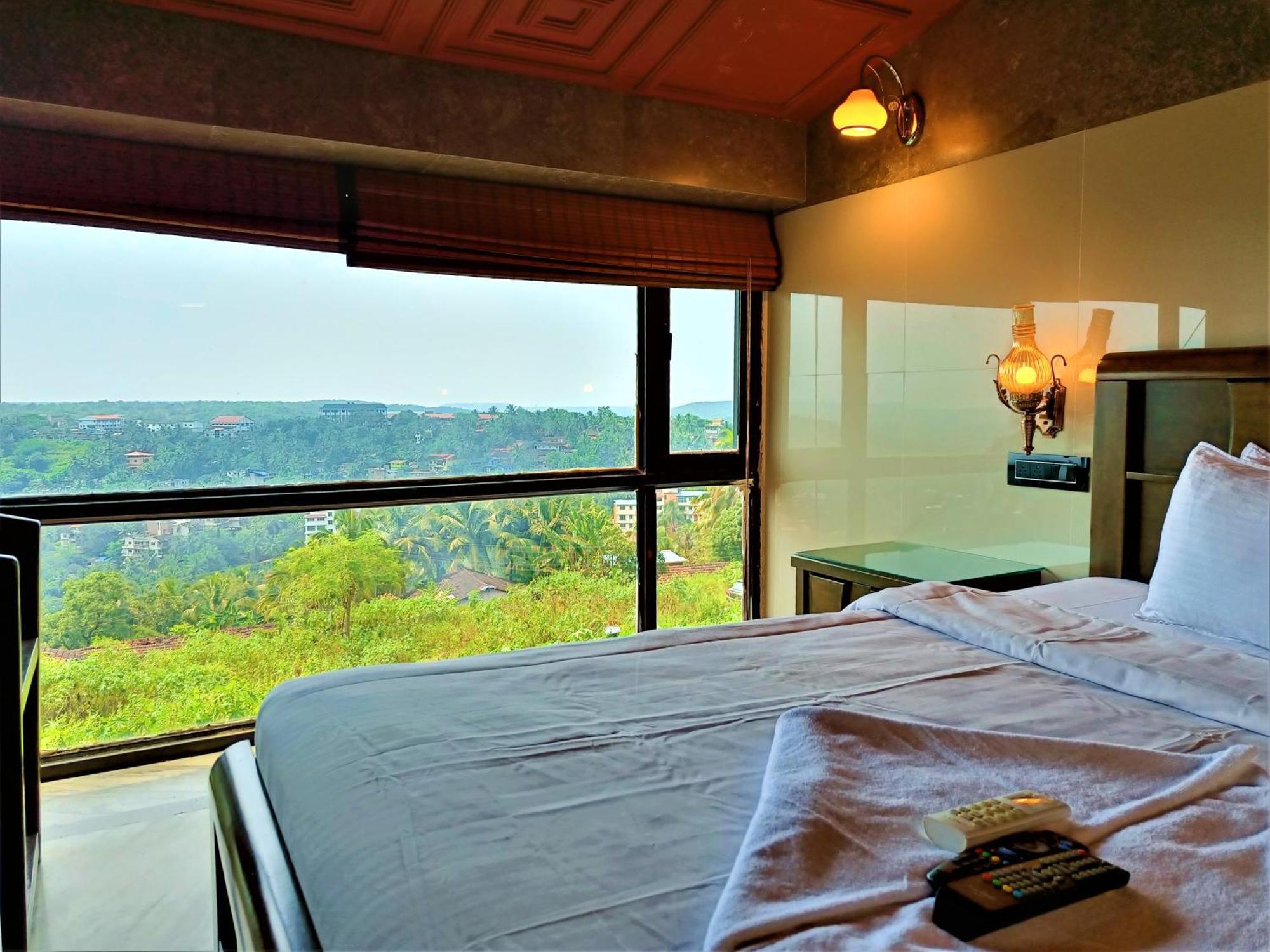 Villa Hill Luxury - 3 Bhk || Infinity Pool *